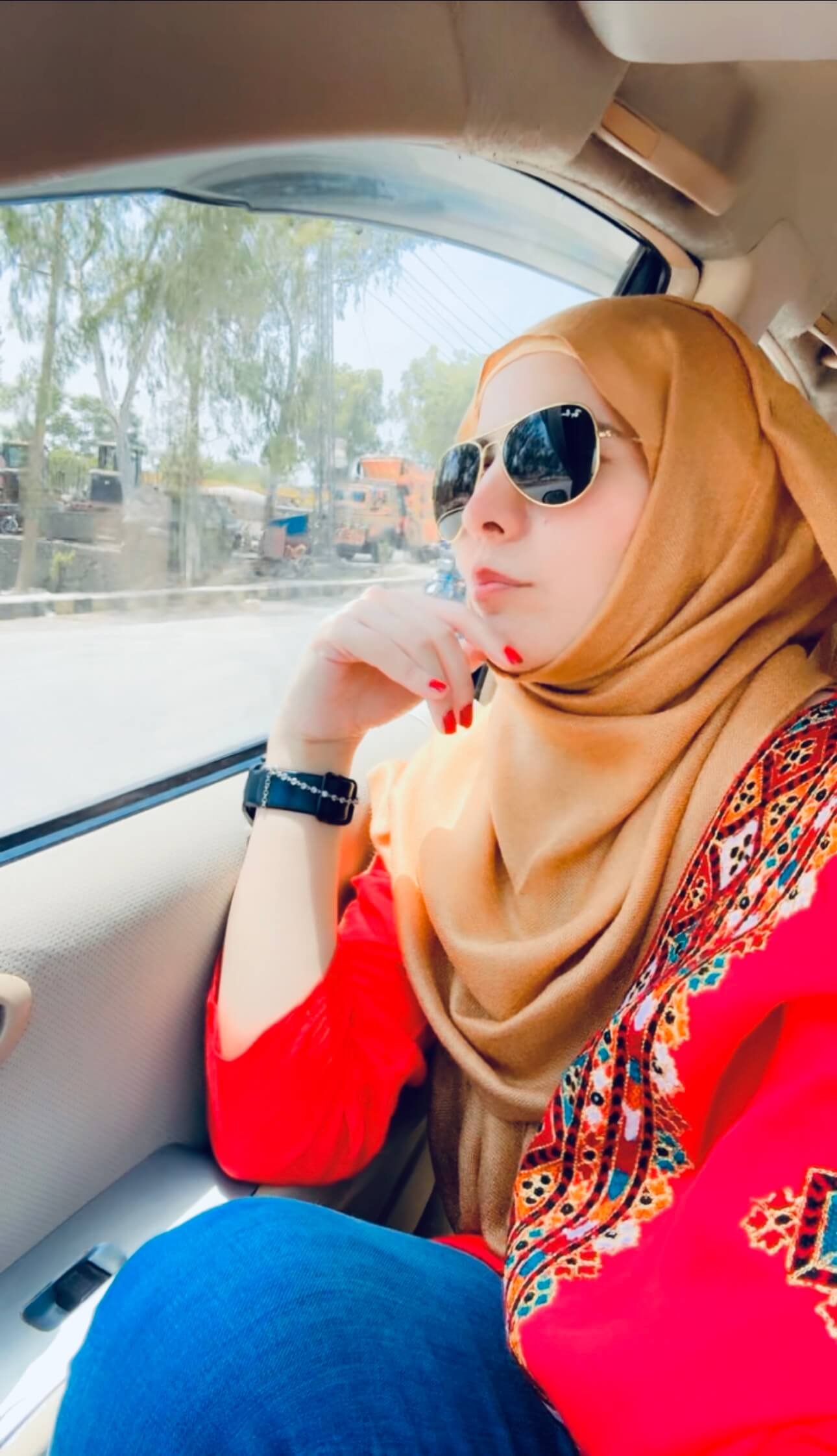 Uzma Shaheen Saif – Travel Vlogger | Life Coach | YouTuber from Pakistan Travel vlogger, life coach, and YouTuber Uzma Shaheen Saif posing confidently – representing motivation, travel, and lifestyle content.